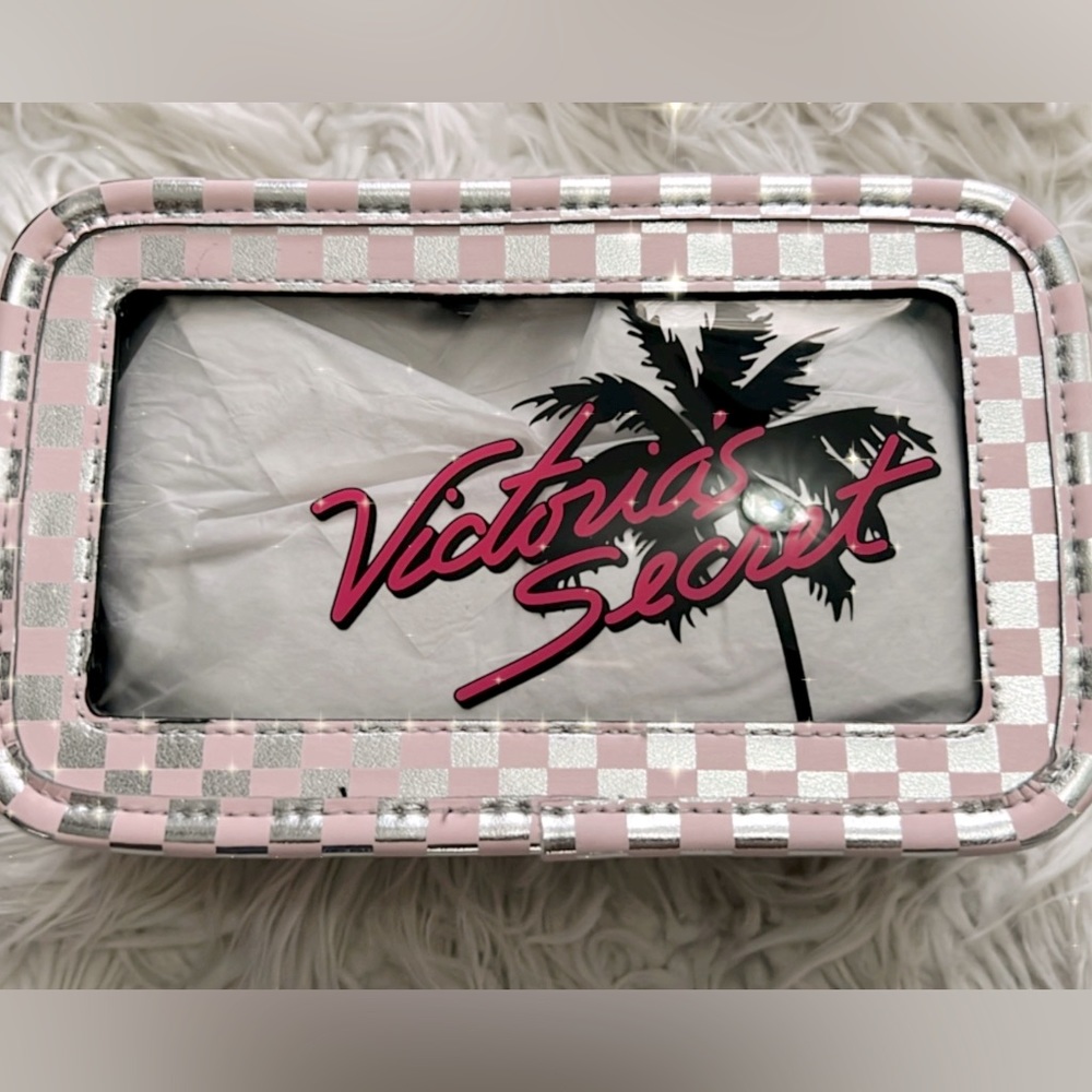 🌴NWT Victoria's Secret travel case 🌴